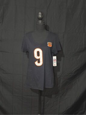 NWT NFL Team Apparel Cincinnati Bengals Joe Burrow #9 V-Neck Tee Women's Medium